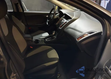 2014 Ford Focus Se z USA, uszkodzony, nr VIN 1FADP3K27EL215531